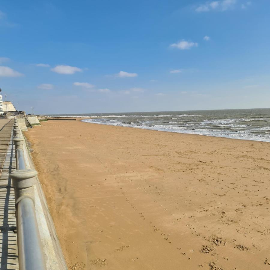 Shore Thing Beachfront Apartment Ramsgate - Sleeps 4 Exterior photo