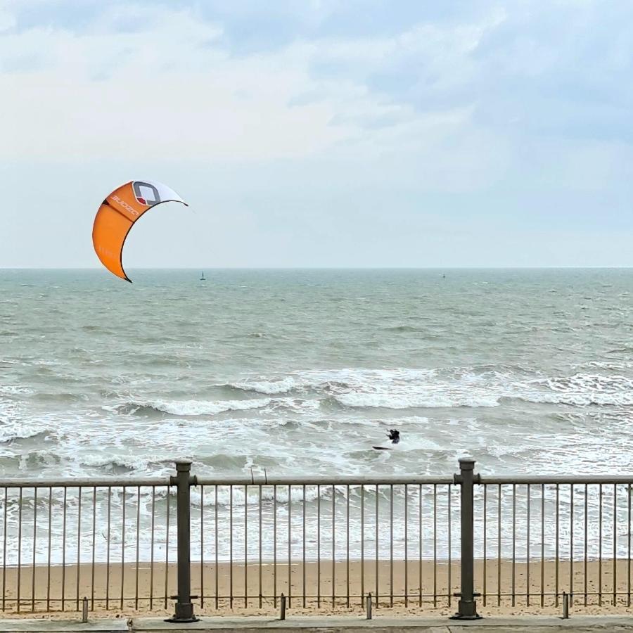 Shore Thing Beachfront Apartment Ramsgate - Sleeps 4 Exterior photo